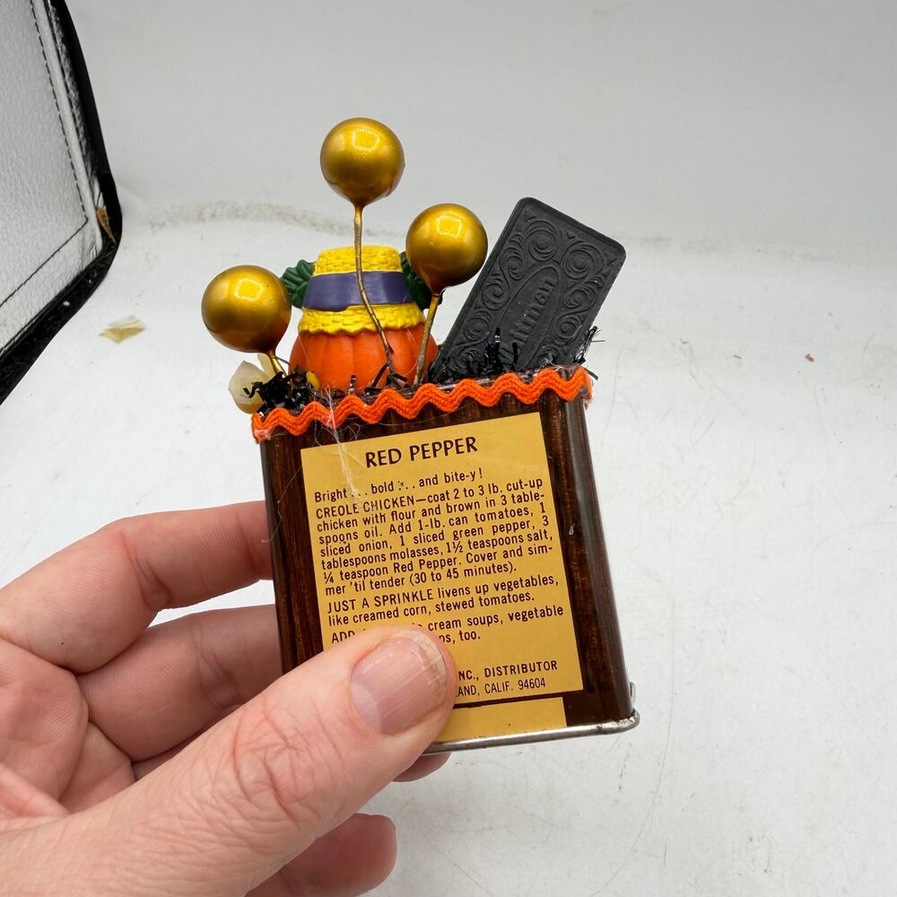 Vintage Halloween Pumpkin Spice Tin Assemblage Hallmark Merry Miniature - Picture 4 of 5